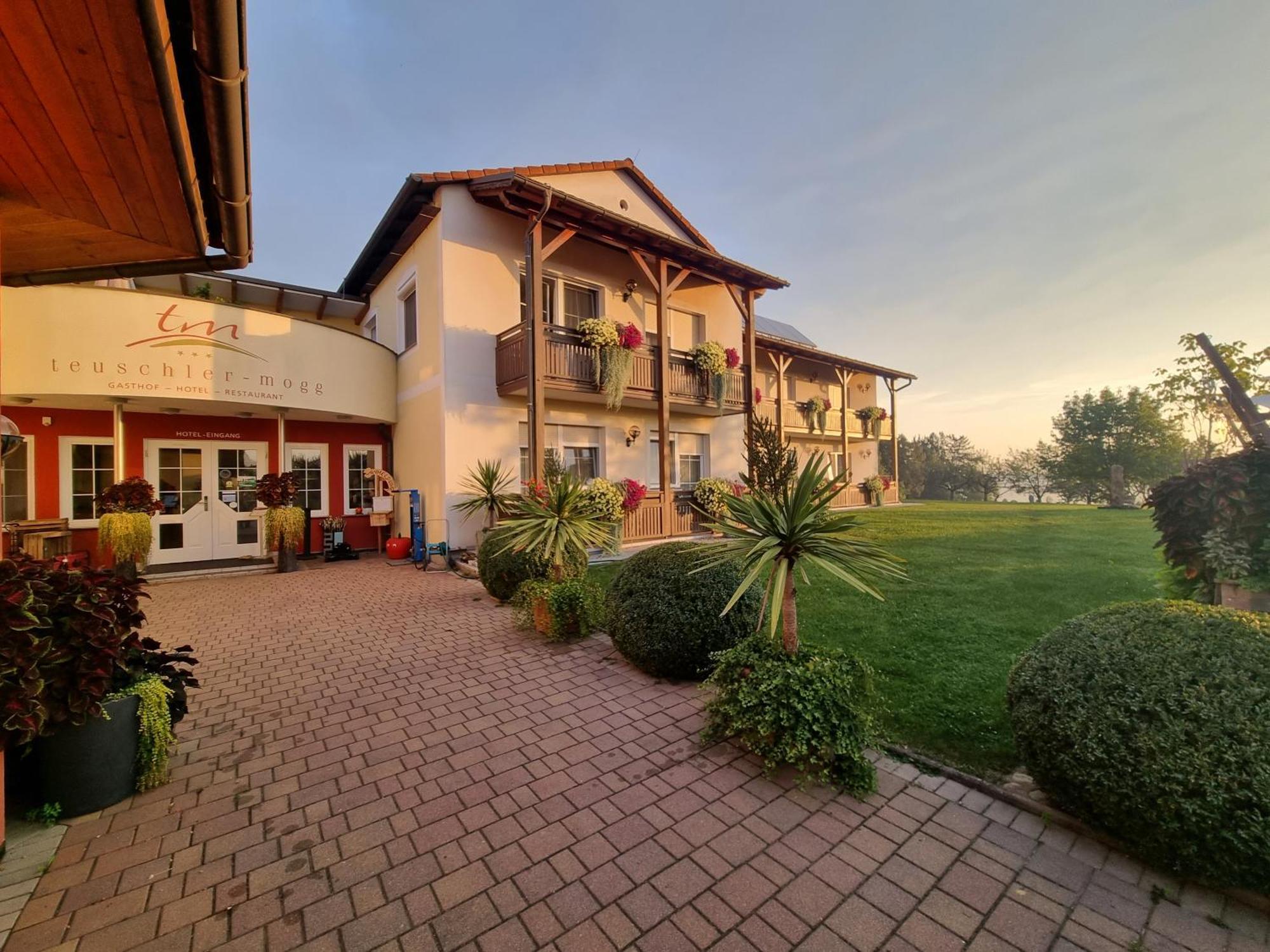 Hotel-Restaurant Teuschler-Mogg Bad Waltersdorf Inklusiv Genusscard Exterior foto