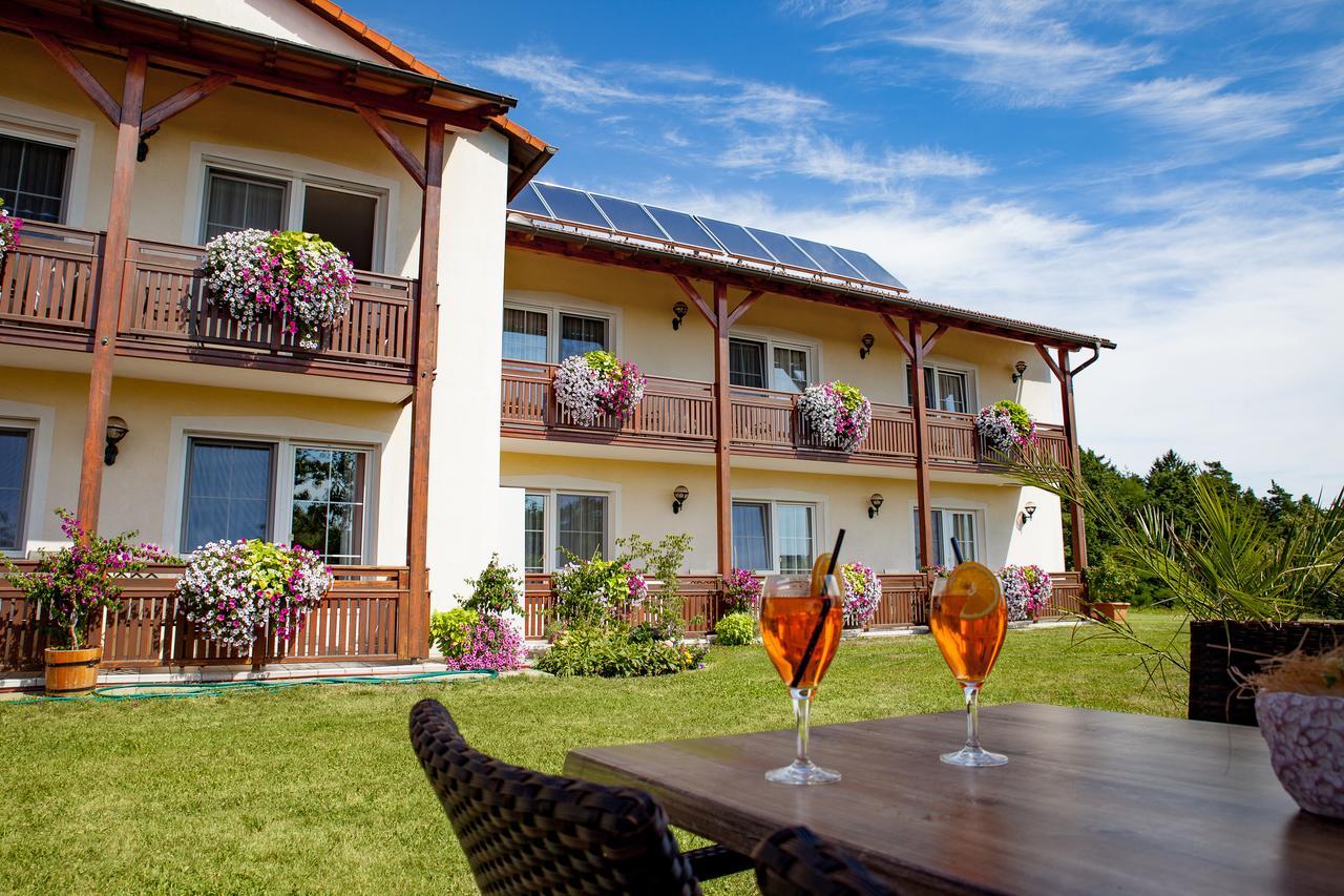 Hotel-Restaurant Teuschler-Mogg Bad Waltersdorf Inklusiv Genusscard Exterior foto